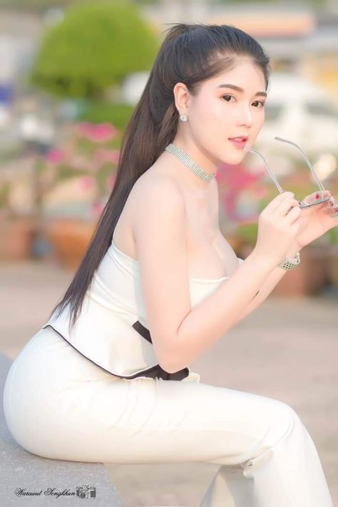 亚洲综合久久av一区二区三区